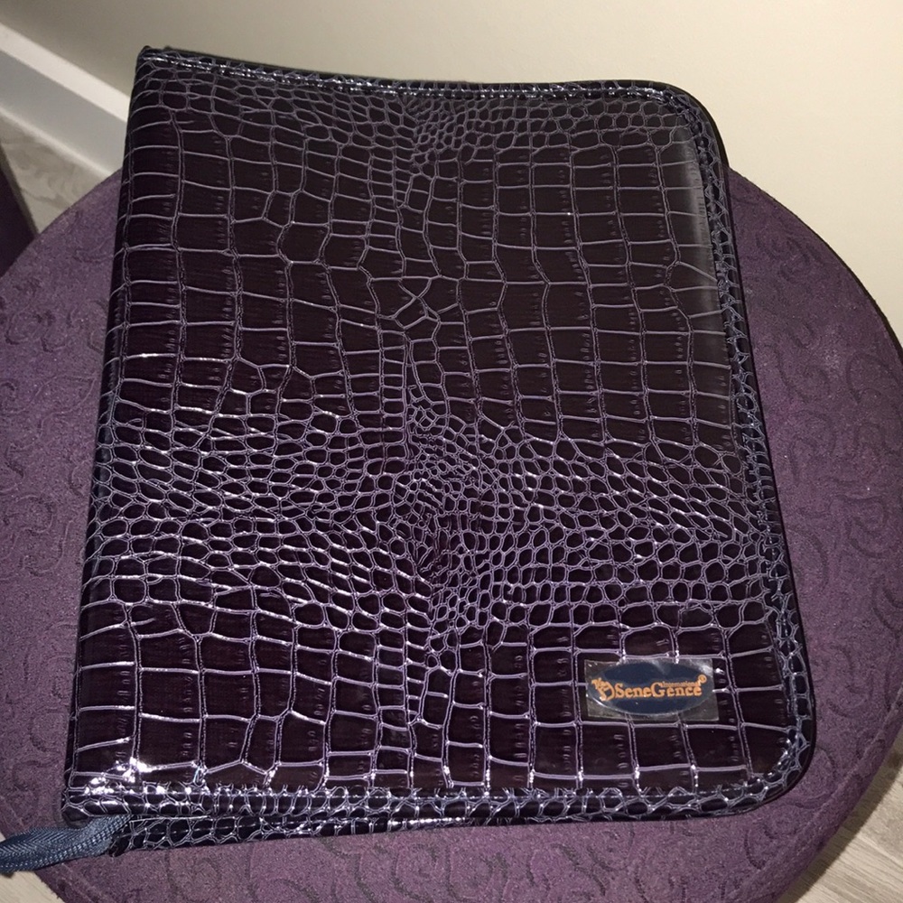 NWOT International SeneGence 3 ring binder